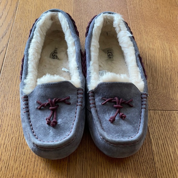 UGG Shoes - Ugg Dakota wool lined suede slippers new condition